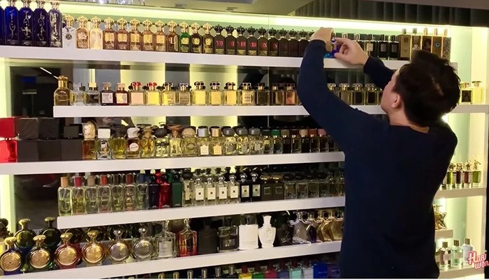 Bên cạnh đồng hồ, MC Trấn Thành còn có tủ nước hoa hơn 200 chai tại nhà. Ảnh: FBNV