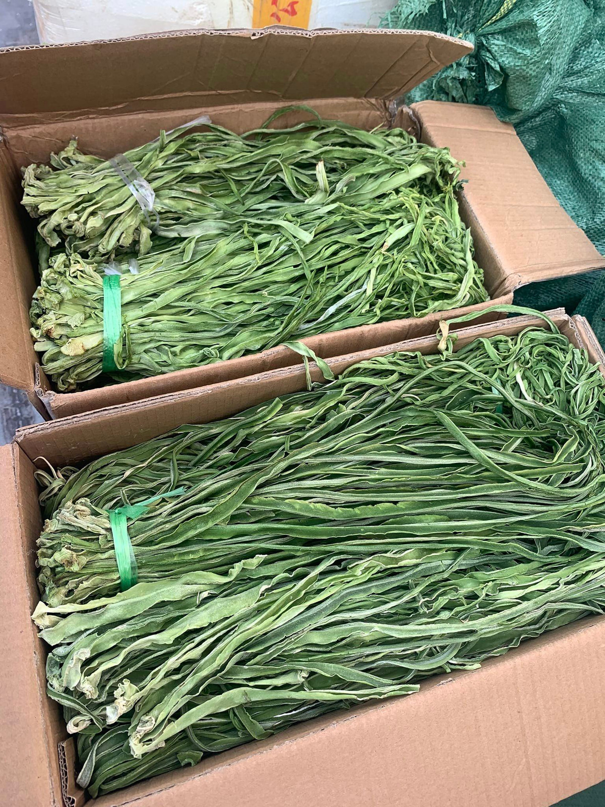 Rau tiến vua khô có giá dao động từ 360.000 - 500.000 đồng/kg. Ảnh: Facebook