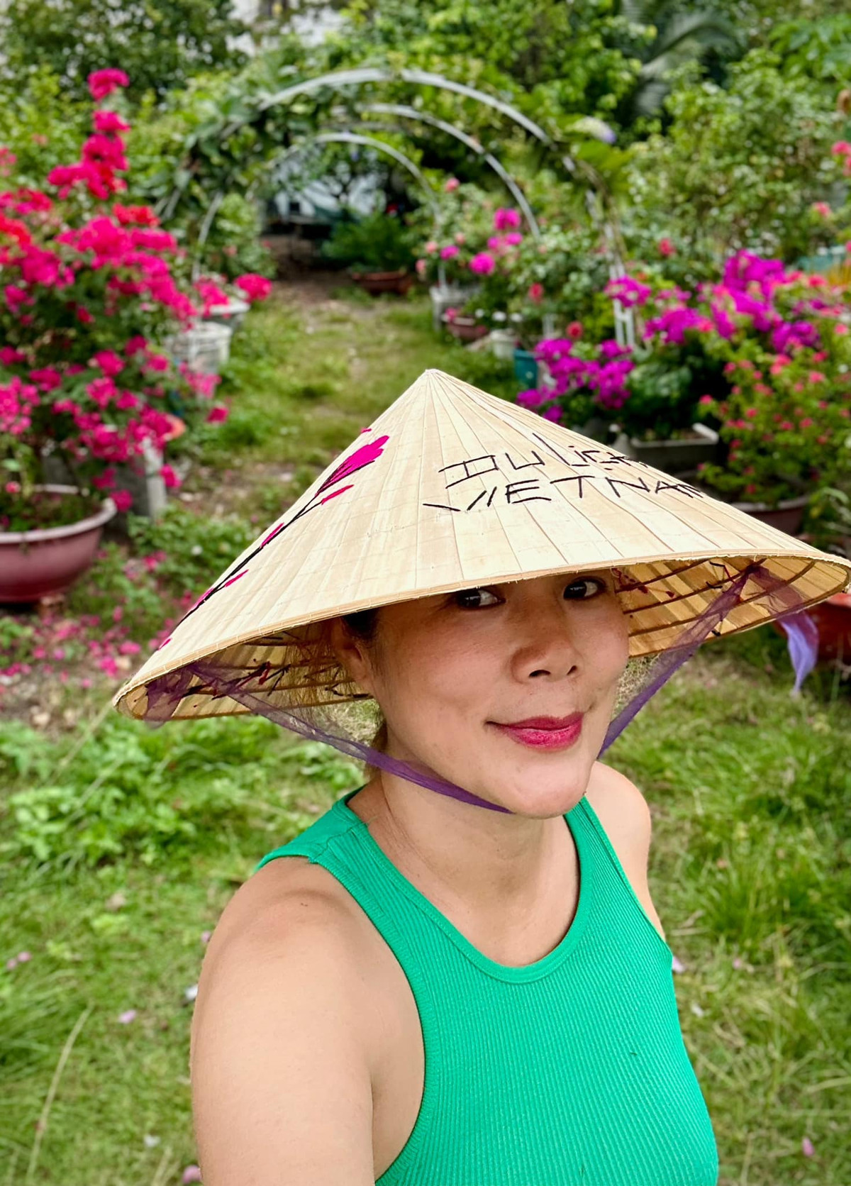 Rời xa showbiz, ca sĩ Mỹ Lệ chọn cuộc sống giản dị, yên bình bên gia đình. Trên trang cá nhân, Mỹ Lệ thường khoe khung cảnh bên trong khu vườn rộng hàng nghìn m2 ở Thủ Đức.