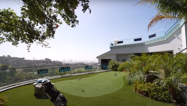 Siêu biệt thự đồ sộ này rộng tới 30.000 mét vuông, được Dan đặt tên là "Wish House" - ngôi nhà mơ ước. Ảnh: Luxury Architecture