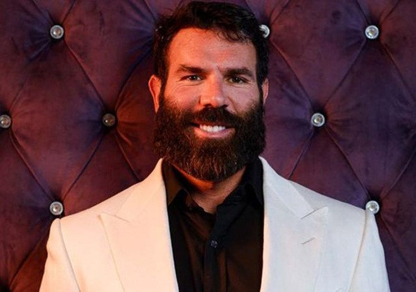 Suốt nhiều năm qua, Dan Bilzerian luôn là một trong những nhân vật gây tò mò nhất trên mạng xã hội. Cuộc đời của tỷ phú này được tóm gọn trong 2 chữ "ngông cuồng". Ảnh: Instagram