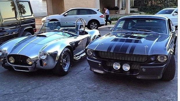 Bên cạnh đó, triệu phú còn sở hữu bộ sưu tập siêu xe cực kỳ đắt đỏ. Ảnh: Instagram