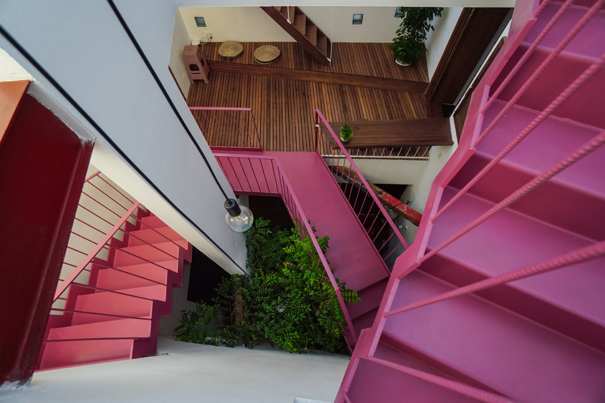 Hình thức kiến trúc dựa trên một cấu trúc xoắn ốc ở trung tâm.