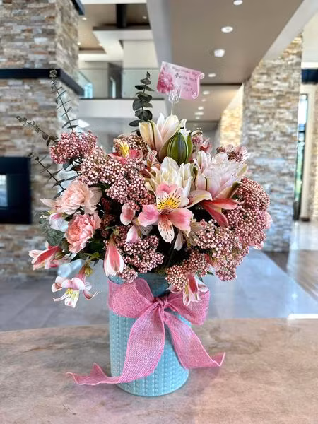 Nữ doanh nhân cho biết, không chỉ dịp lễ, mỗi ngày tổ ấm của hai mẹ con cô đều có hoa tươi.