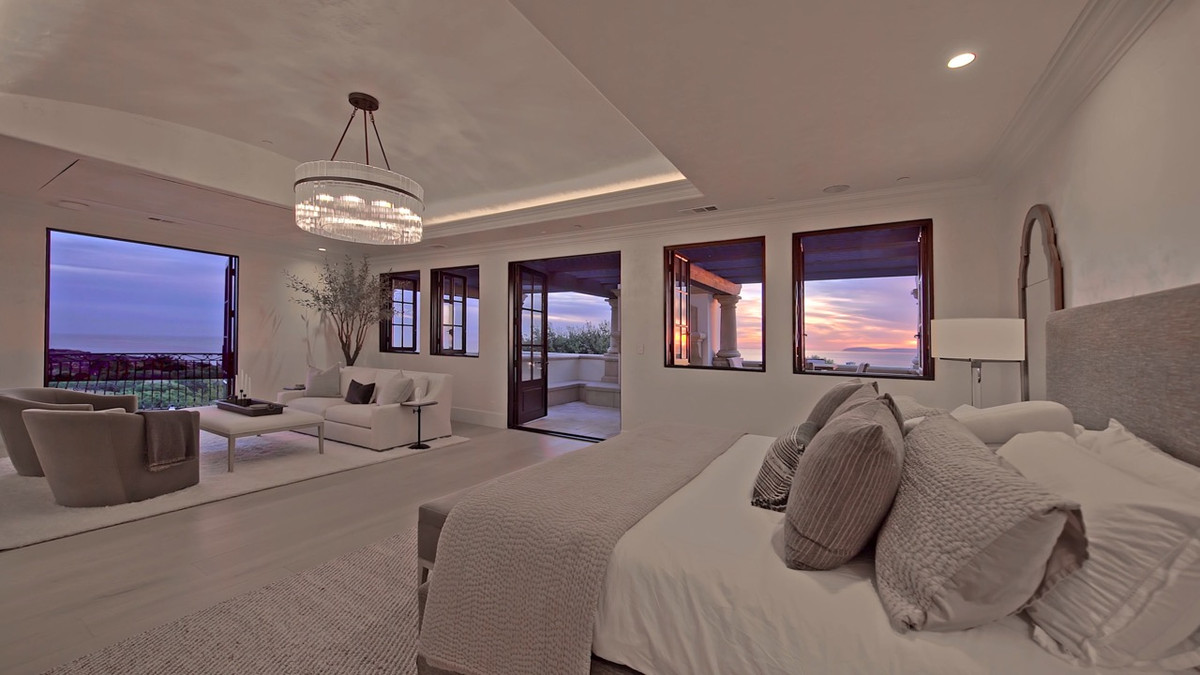 Phòng ngủ master sang trọng có tầm view triệu đô.