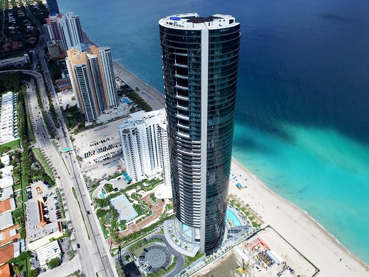 Căn hộ của Messi ở Miami nằm trong toà nhà Porsche Design lộng lẫy, tọa lạc trên bãi biển Sunny Isles ở Miami (Mỹ).