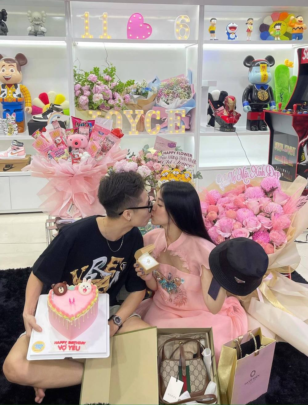 Sau khi kết hôn, vợ chồng Joyce Phạm - Tâm Nguyễn sống trong căn nhà riêng tọa lạc ở vị trí đắc địa, với lối trang trí có phần trẻ trung và hiện đại. Ảnh: FBNV