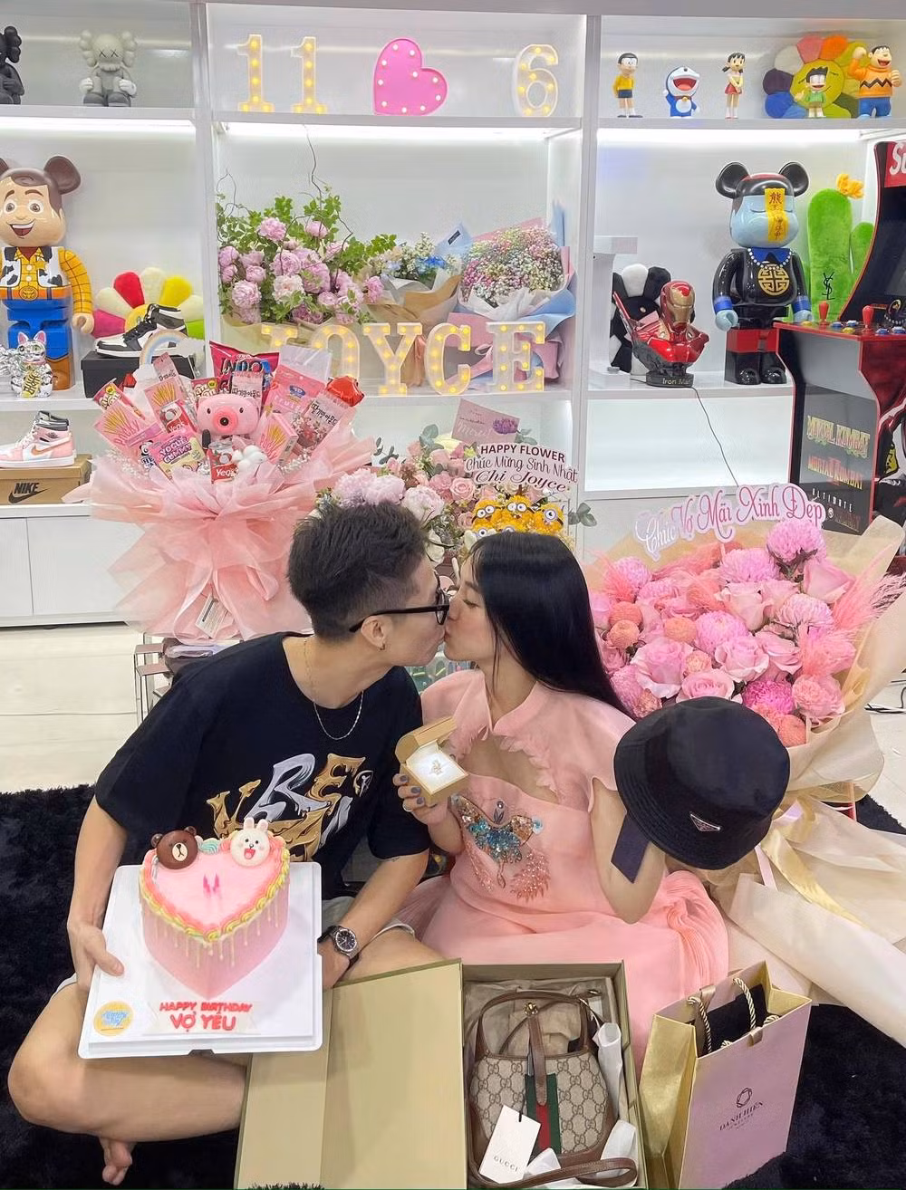 Sau khi kết hôn, vợ chồng Joyce Phạm - Tâm Nguyễn sống trong căn nhà riêng tọa lạc ở vị trí đắc địa, với lối trang trí có phần trẻ trung và hiện đại. Ảnh: FBNV