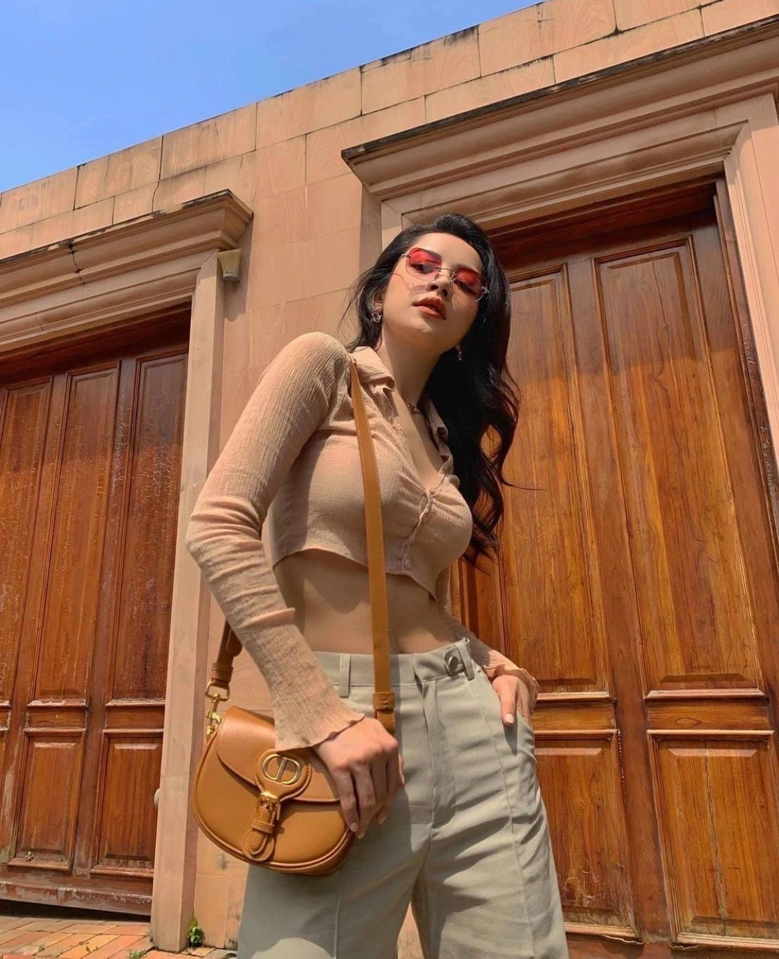 Ngoài bất động sản và xe sang, Chi Pu còn là một tín đồ hàng hiệu ngoài đời thực. Ảnh: FBNV