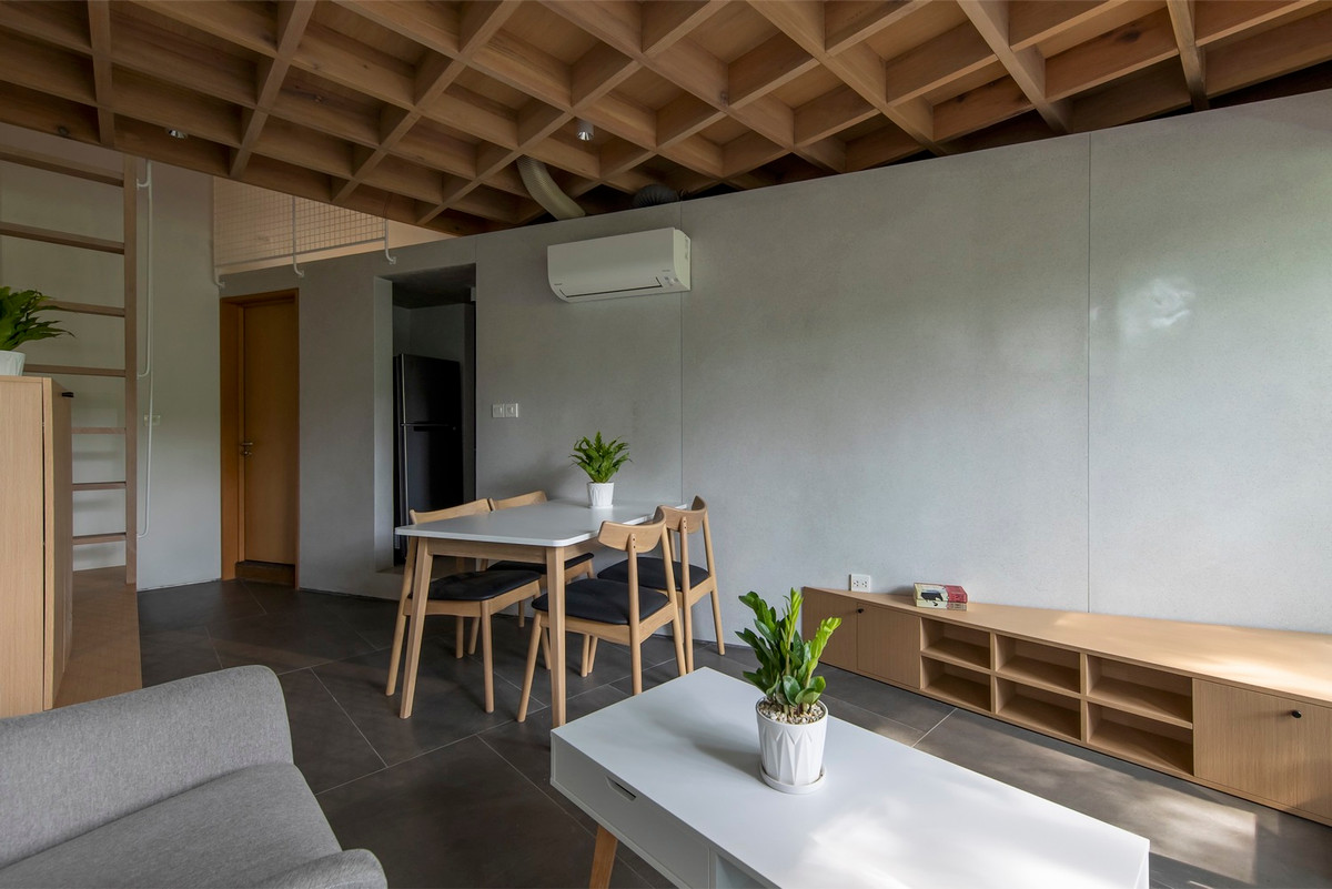 Không gian phòng khách mở, ở cạnh phòng ăn.