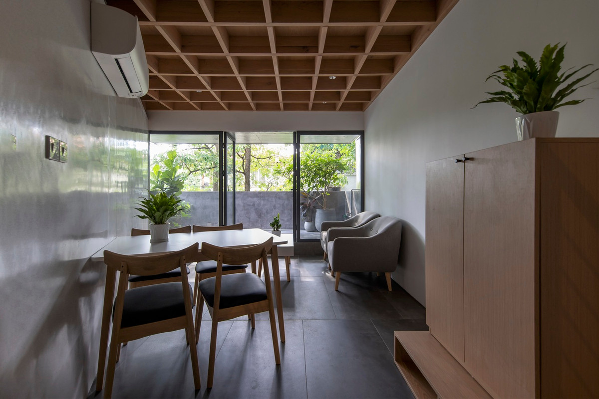 Nội thất gỗ đơn giản mà ấm cúng.