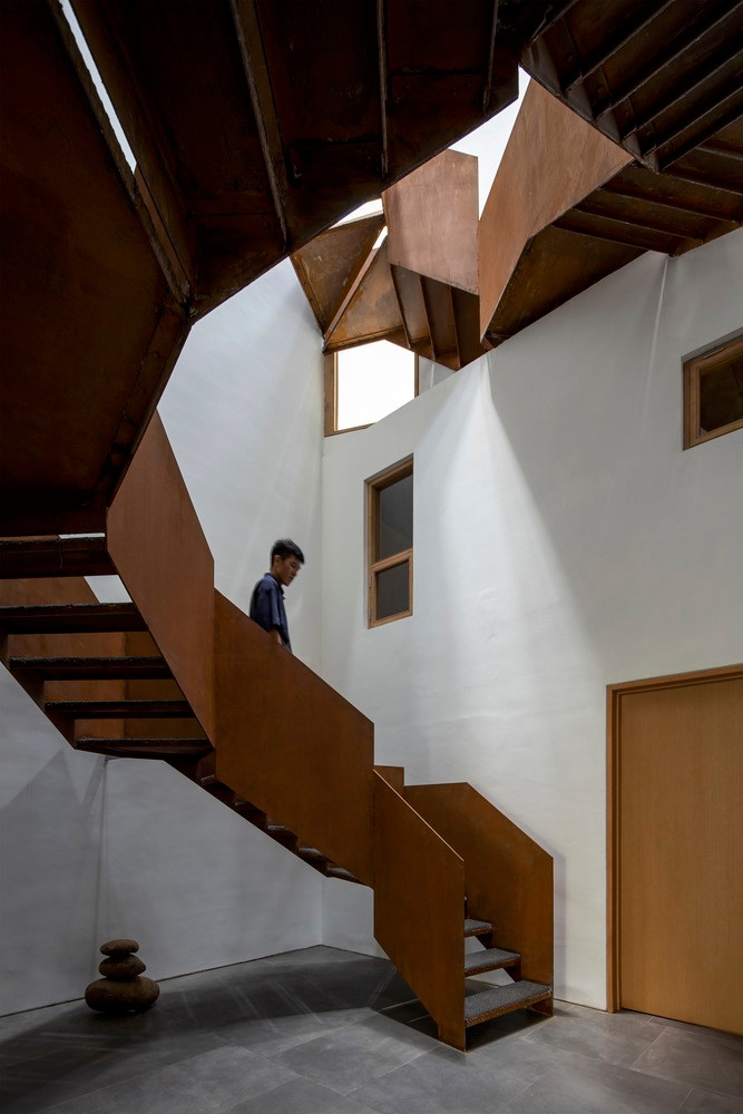 Bốn căn hộ cấu trúc hai tầng (duplex) được thiết kế với các chức năng: Không gian chung (bếp, ăn, khách), không gian phụ trợ (vệ sinh, giặt sấy), hai phòng ngủ, góc làm việc.