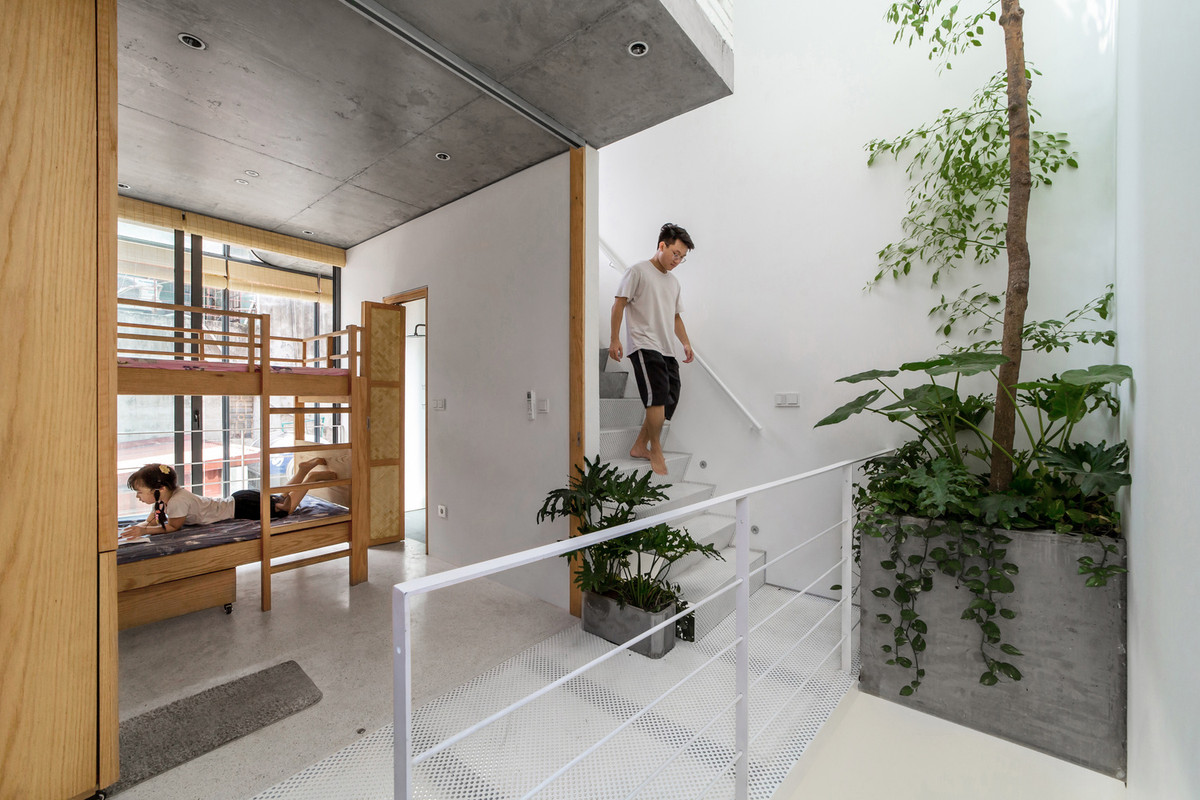 Khu vực sinh hoạt chính này nằm giữa phòng ngủ chính trên tầng hai và phòng trẻ em trên tầng 4.