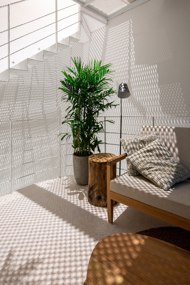 Phòng khách bố trí ở phần giữa của ngôi nhà trên tầng 3.