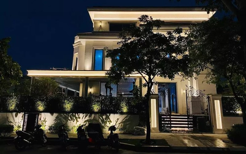 Ngôi nhà nằm tại Quận 2, có diện tích hơn 700m2, view nhìn trực diện sông Sài Gòn. Nguồn ảnh: FBNV