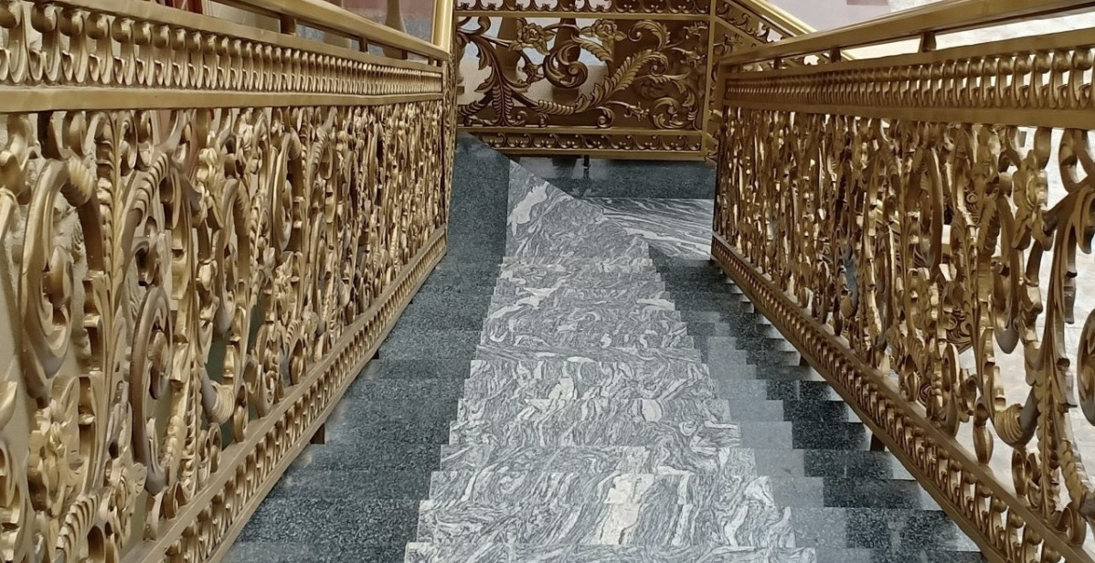 Chỉ một vài chi tiết nội thất bên trong biệt thự được ốp vàng 24k, bao gồm trần nhà, tường và một số chi tiết khác. Ảnh: VOV