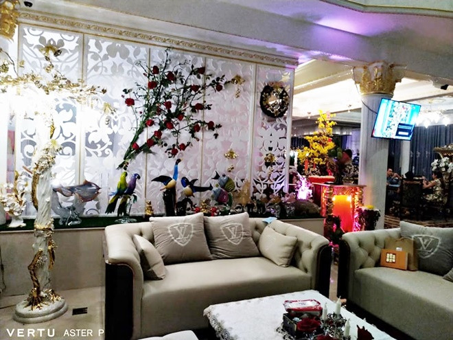 Nội thất bên trong biệt thự thiết kế theo phong cách cổ điển kết hợp hiện đại. Ảnh: Facebook