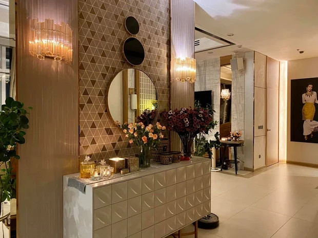 Tại TP HCM, Hoa hậu Thu Hoài sở hữu một căn nhà ở quận 7, có diện tích hơn 430m2.