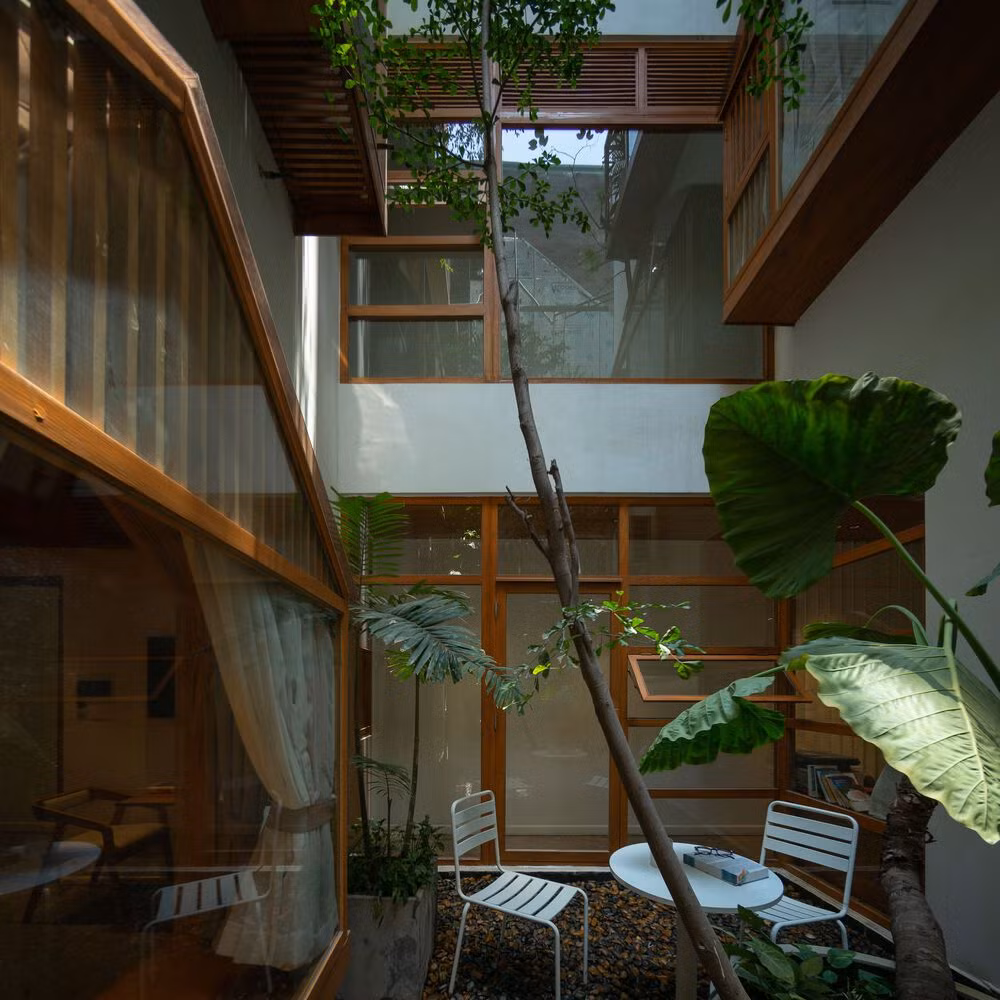 Ngôn ngữ thiết kế này được ứng dụng cho tất cả các căn phòng trong toà nhà, giúp các căn phòng vừa đồng nhất với tổng thể, vừa có những sắc thái riêng độc đáo.