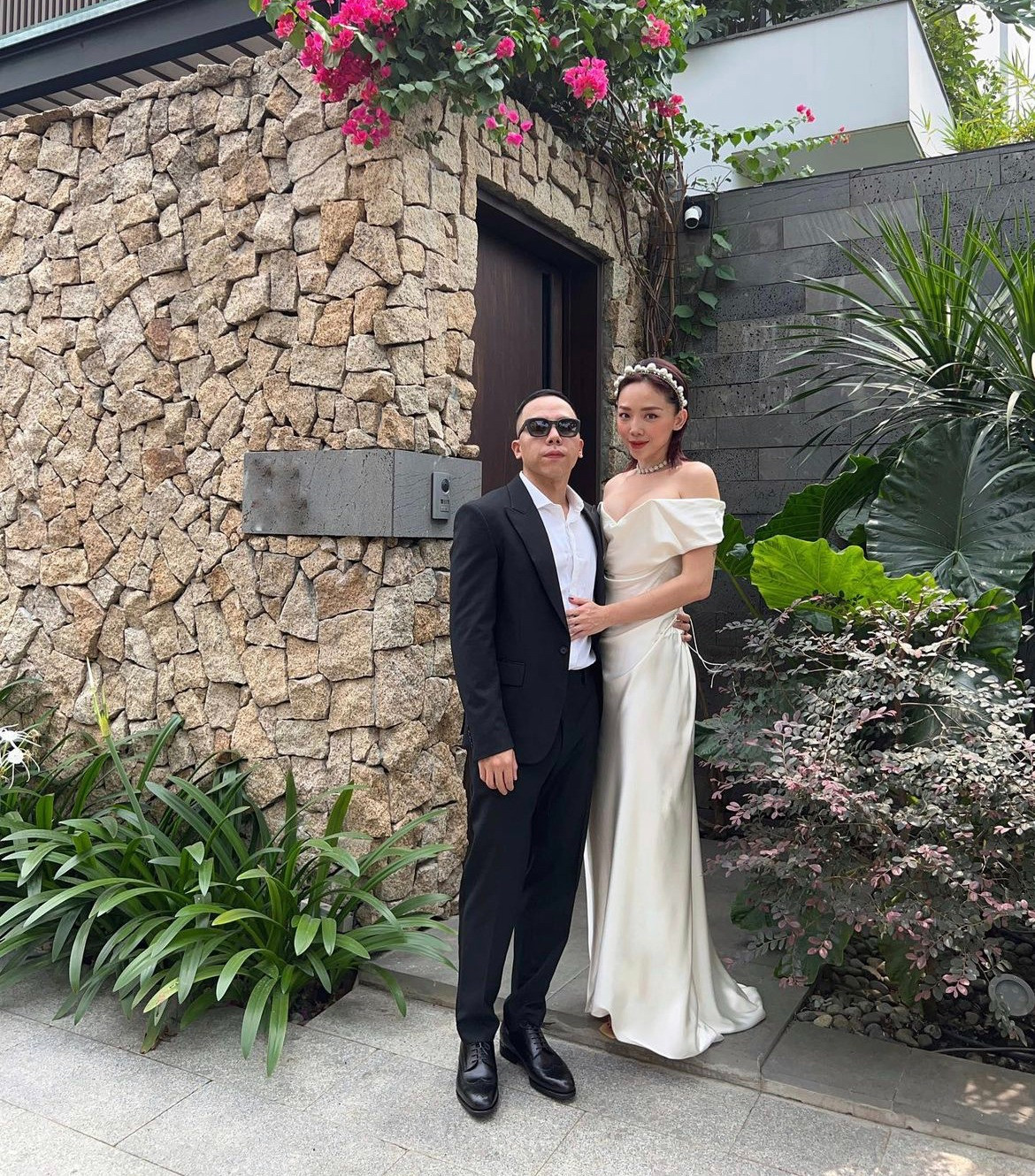 Tóc Tiên - Hoàng Touliver sở hữu hai căn biệt thự siêu đẹp tại TP HCM và Đà Lạt. Trong đó, căn biệt thự đá rộng 270m2 ở quận 2 (TP HCM) là không gian nghỉ ngơi và làm việc chính của cặp đôi. Ảnh: Thethaovanhoa