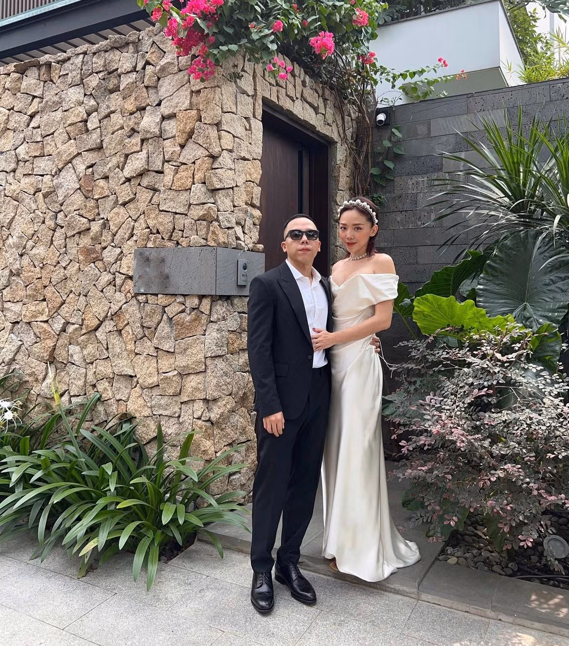 Tóc Tiên - Hoàng Touliver sở hữu hai căn biệt thự siêu đẹp tại TP HCM và Đà Lạt. Trong đó, căn biệt thự đá rộng 270m2 ở quận 2 (TP HCM) là không gian nghỉ ngơi và làm việc chính của cặp đôi. Ảnh: Thethaovanhoa