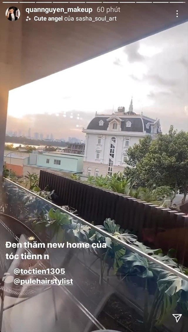 Ngôi nhà phủ nhiều cây xanh, tạo không gian thoáng mát. Ảnh: Instagram