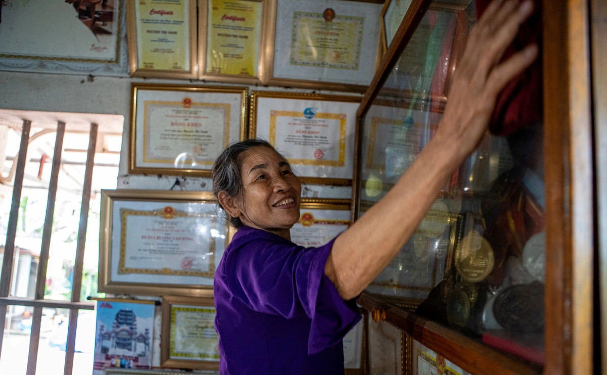 Từ lâu, mong ước của Nguyễn Thị Oanh là xây dựng nhà mới khang trang cho bố mẹ, thay thế căn nhà 3 gian cấp 4 lợp ngói. Ảnh: Dân trí