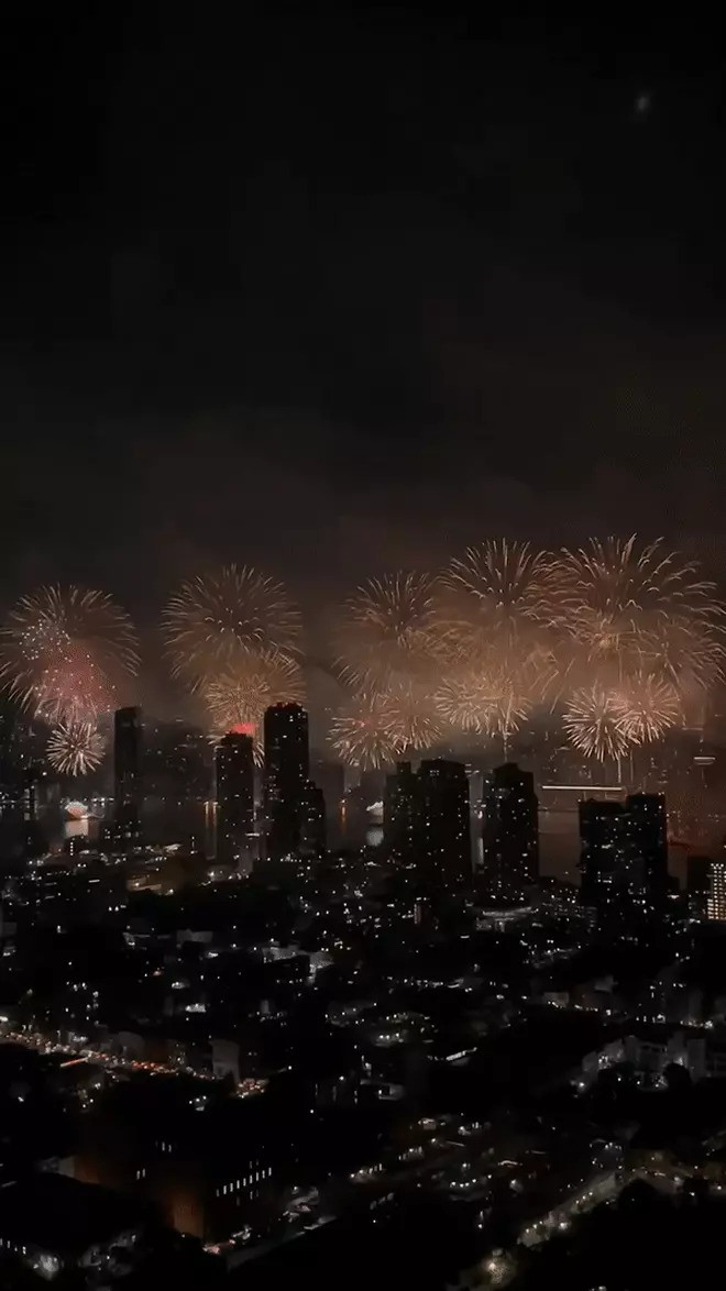 Căn hộ của vợ chồng cô dâu Tuyết Nhi nằm trong tòa nhà cao nhất ở Queens, New York. Ở độ cao trên 40 tầng, từ căn hộ, Tuyết Nhi có thể ngắm toàn cảnh thành phố New York nhộn nhịp... Ảnh: FBNV