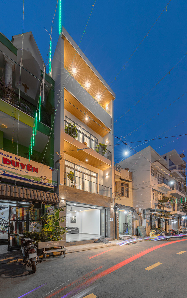 Theo đó, kiến trúc sư đề xuất kế hoạch cải tạo nhà 4 tầng: giữ nguyên cấu trúc ban đầu nhưng cầu thang sẽ được phá bỏ và chuyển ra phần nhà phía sau.