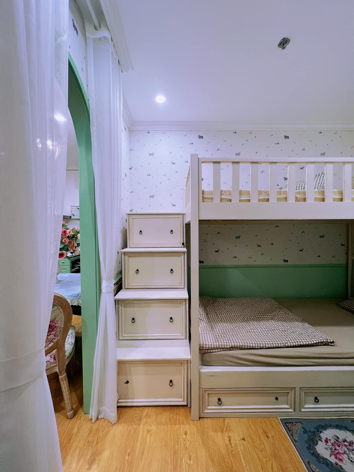 Dưới phần bình luận, nhiều người không khỏi xuýt xoa trước độ đầu tư của Hòa Minzy cho tổ ấm.