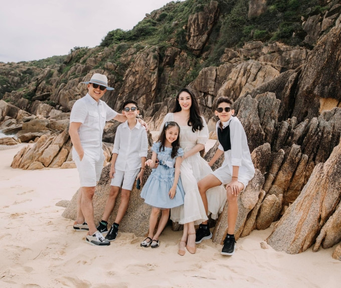 Dù bận rộn với công việc, doanh nhân Huỳnh Trung Nam vẫn sắp xếp đưa vợ con đi chơi từ trong nước đến quốc tế. Ảnh: Vnexpress