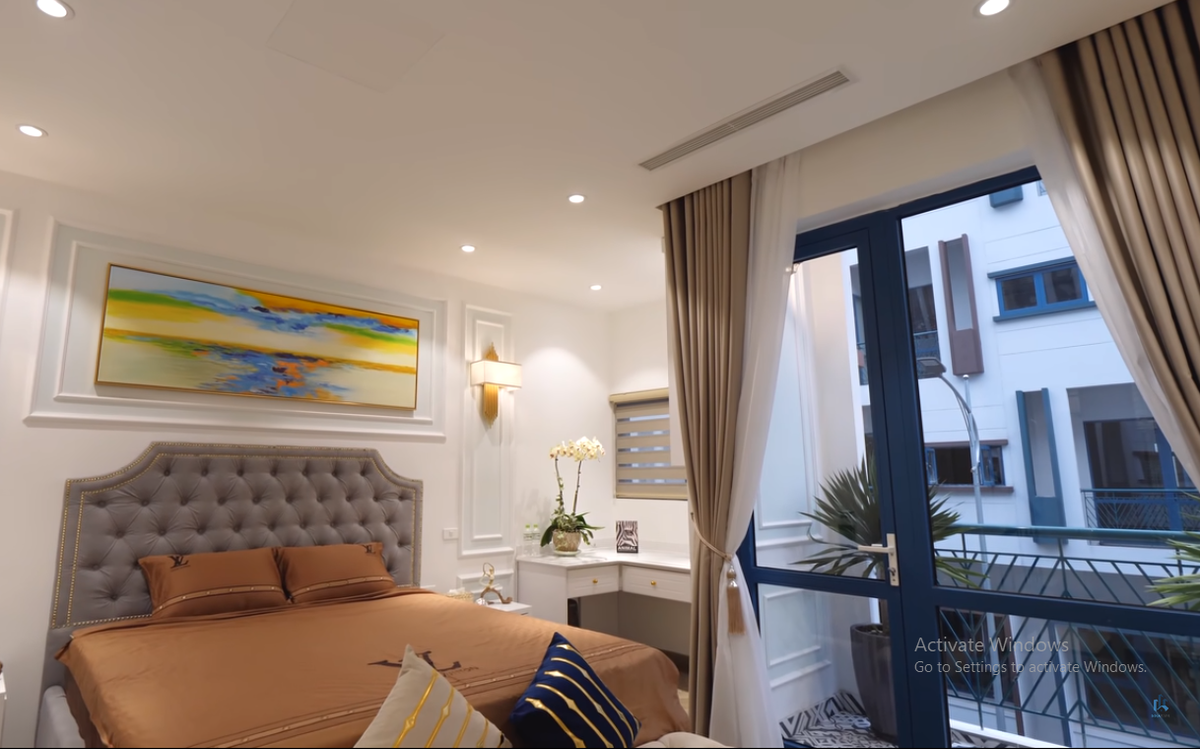 Trên tầng 3 gồm 1 phòng ngủ và 1 phòng thay đồ. Phòng ngủ thiết kế vuông vắn.