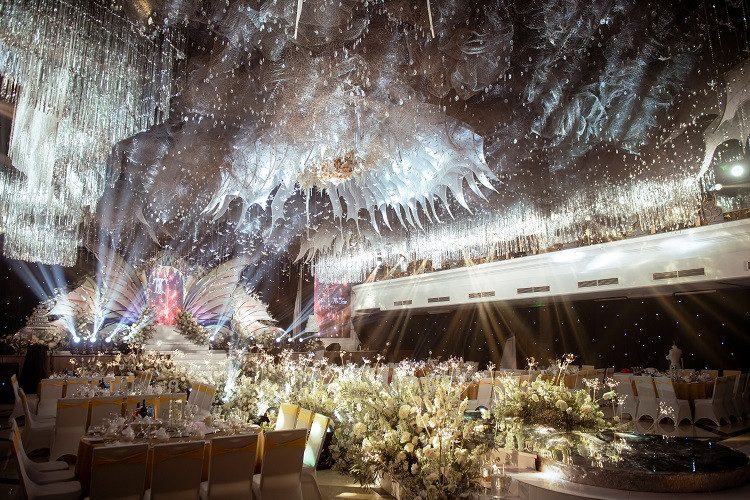 Đầu năm 2022, một đám cưới xa hoa khác được tổ chức tại một khách sạn 5 sao ở Ninh Bình cũng khiến dư luận xôn xao. Ảnh: Phong Desgin