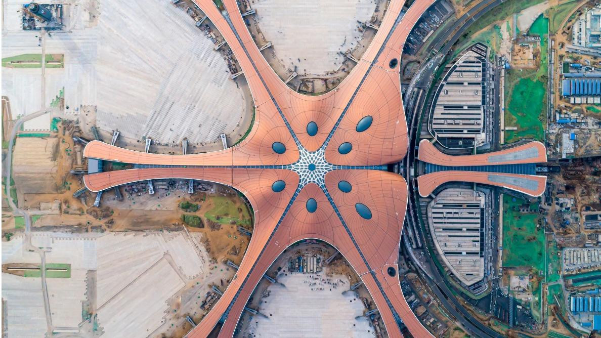 Sau khi khai trương, sân bay Đại Hưng Bắc Kinh thu hút nhiều sự chú ý với thiết kế lấy cảm hứng từ sao biển tuyệt đẹp.