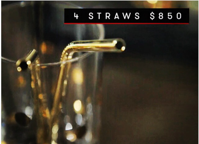 Giới siêu giàu còn có thể nhâm nhi rượu sâm panh đắt tiền với ống hút bằng vàng.