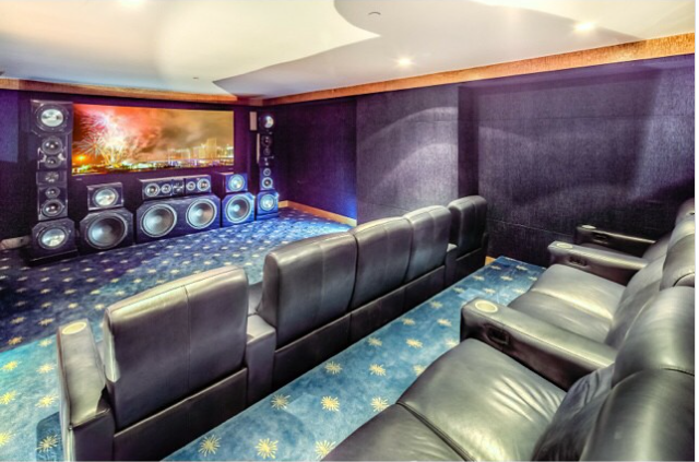 Siêu biệt thự của tỷ phú sẽ không hoàn chỉnh nếu không có nhà hát trị giá hàng triệu đô la.