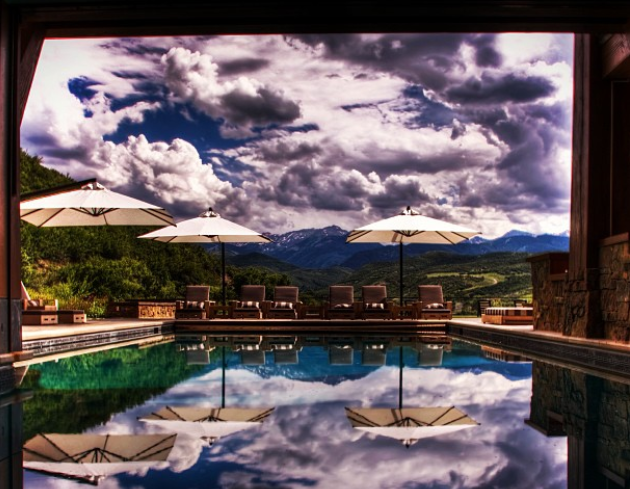 Họ có thể xây dựng hồ bơi trong nhà - ngoài trời. Nguồn ảnh: Instagram