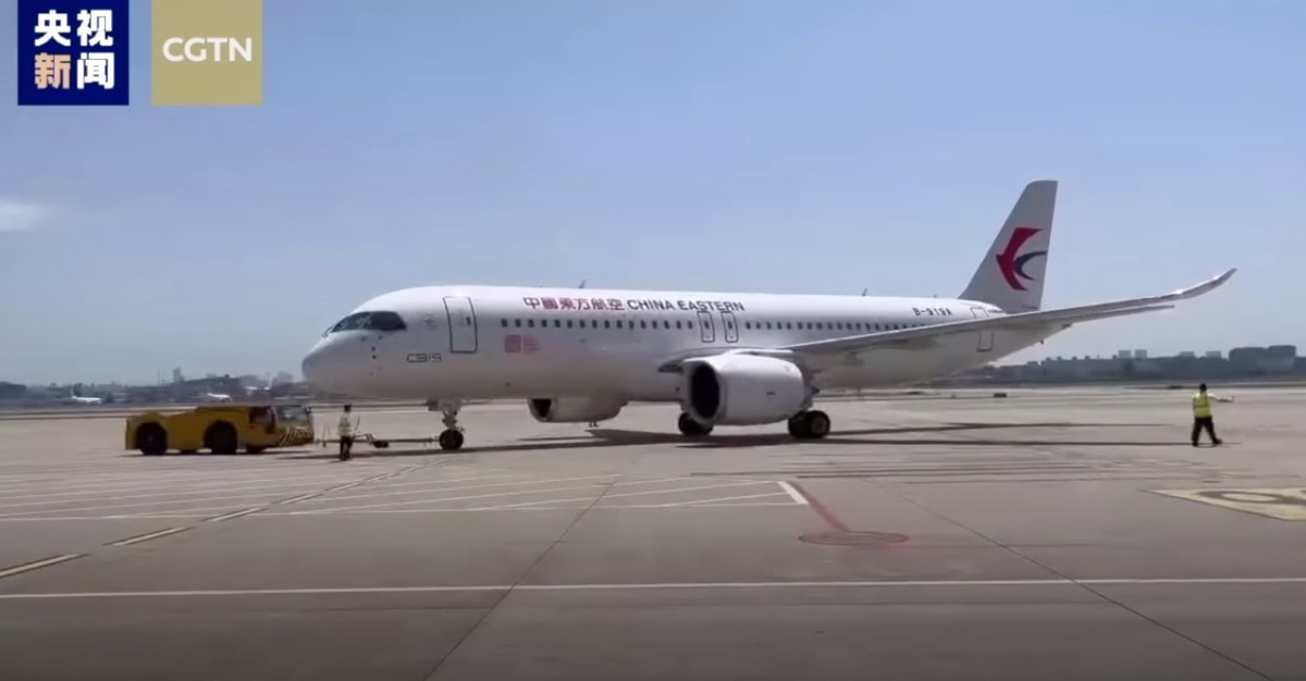 C919 là máy bay phản lực thân hẹp hai động cơ CFM International LEAP-1C, có thể chở 158 - 192 hành khách và có tầm hoạt động 4.075 - 5.555 km. Ảnh: CGTN