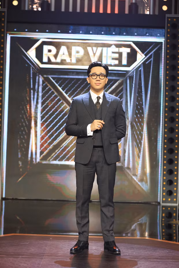 Từ khi gia nhập làng giải trí, Trấn Thành có thể đảm nhiệm nhiều vai trò khác nhau như MC, diễn viên hài, ca hát... Nhờ đó, sau nhiều năm hoạt động, Trấn Thành tích luỹ được khối tài sản đáng ngưỡng mộ. Ảnh: Tư liệu chương trình