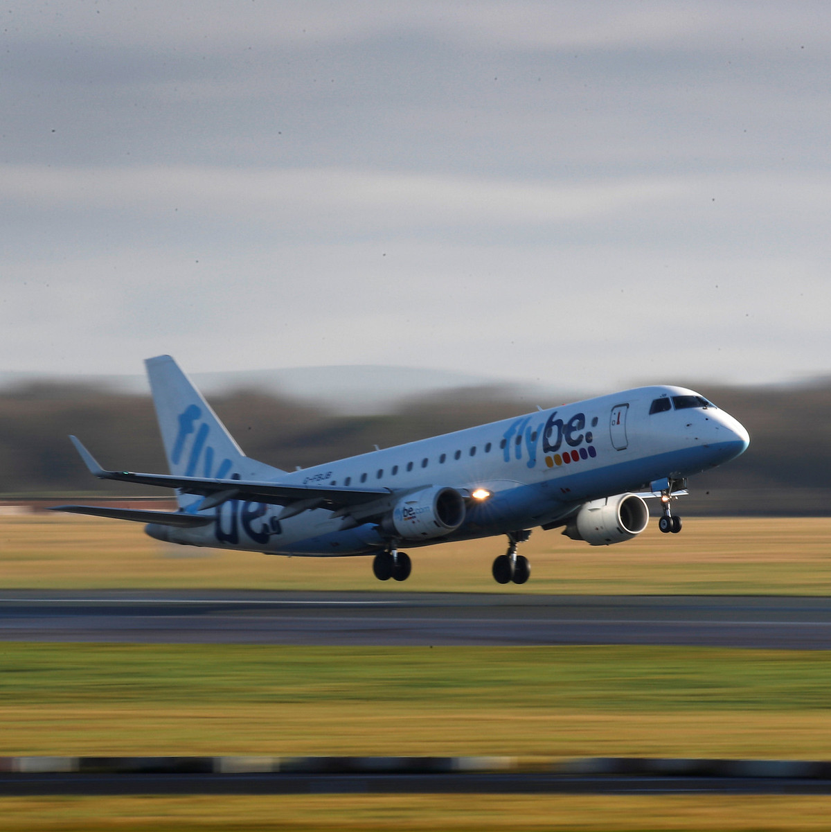 Lý do được đưa ra là phi công 30 năm kinh nghiệm của hãng chưa đủ trình độ để hạ cánh trong điều kiện sương mù. Ảnh: Nytimes