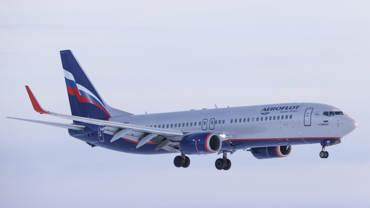 Tháng 8/2011, khi các hành khách trên chuyến bay từ Moscow tới London chứng kiến một phụ nữ Nga say rượu nhảy gợi cảm, phi công chuyến bay đã quyết định quay trở lại về Moscow. Người phụ nữ đã bị bắt khi tới Moscow. Ảnh minh hoạ