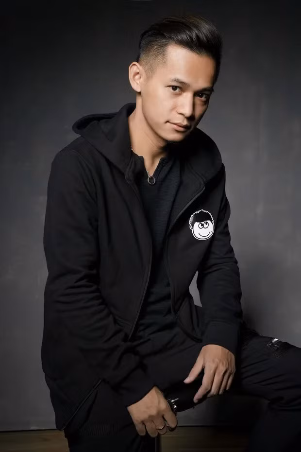 Nổi lên cùng với tựa game PUBG và FIFA Online, tộc trưởng Độ Mixi trở thành một trong những streamer đời đầu thành công nhất Việt Nam.