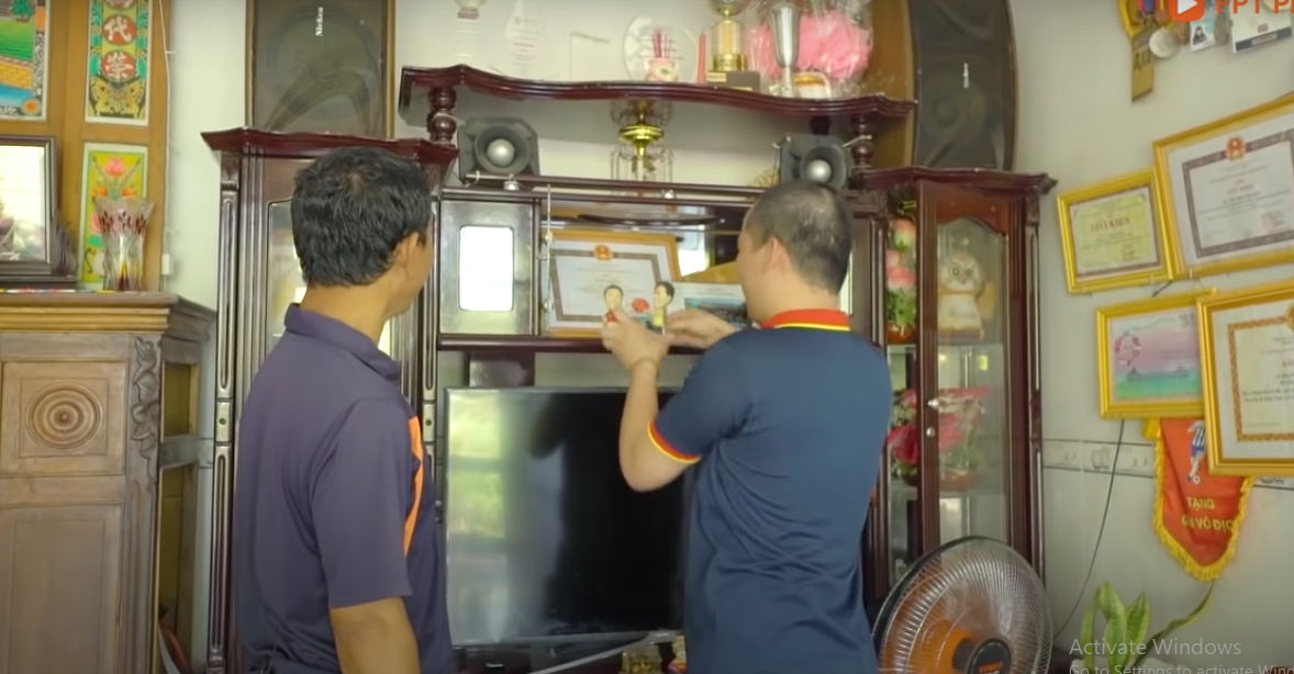 Từ những đồng lương ít ỏi, trung vệ "thép" của đội tuyển nữ Việt Nam chịu khó và phấn đấu để giúp bản thân đi lên, gia đình cũng bớt khó khăn hơn. Nguồn ành: chụp màn hình