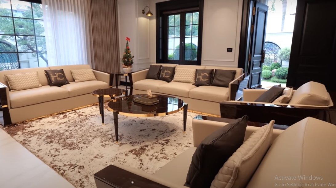 Sofa gỗ nhập khẩu bóng bẩy cùng da bò.