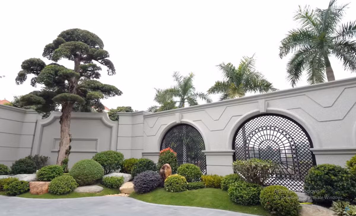 Đáng chú ý, căn biệt thự trang bị nhiều cảm biến, cảnh báo tối đa khi phát hiện người lạ đột nhập.