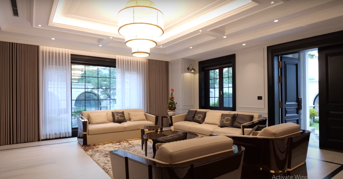 Không gian phòng khách vô cùng sang trọng và lộng lẫy.