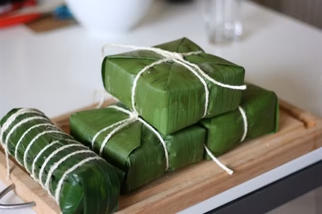 Bánh chưng bào ngư có size lớn 1,5kg, giá 300.000 đồng/chiếc, gấp 3-4 lần so với bánh chưng truyền thống. Ảnh minh hoạ