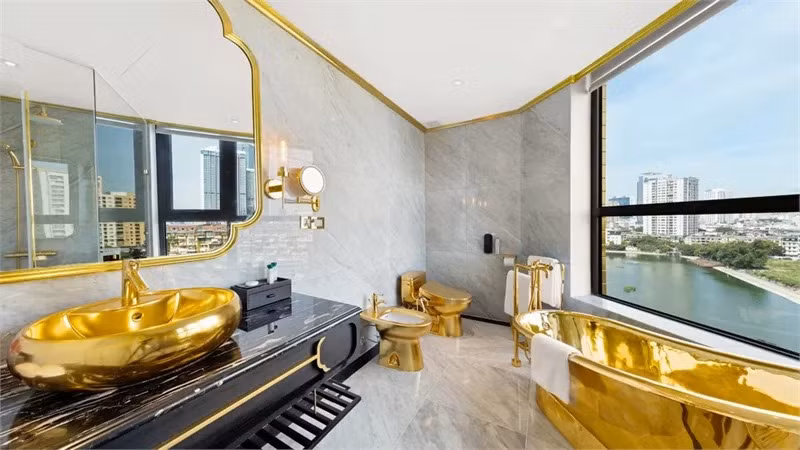 Sau khoảng 18 tháng xây dựng với vốn đầu tư hơn 100 triệu USD, khách sạn Dolce by Wyndham Hanoi Golden Lake khánh thành vào tháng 7/2020. Ảnh: iVIVU