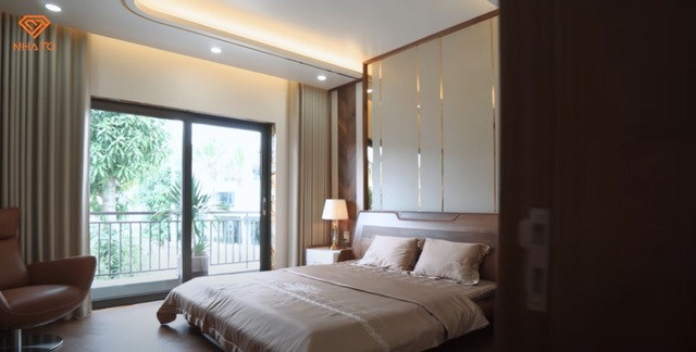 Phòng ngủ master thiết kế đơn giản nhưng sang trọng, quý phái với tầm view rộng rãi.