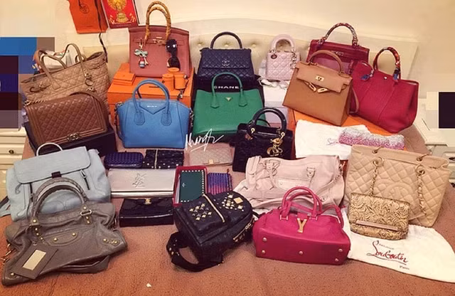 Đồng hồ, kim cương, túi hiệu Hằng Túi không thiếu thứ gì. Nguồn ảnh: FBNV